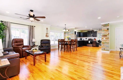 Cayce Casa | Peaceful Vibes near the riverwalk, USC & Ft Jack
