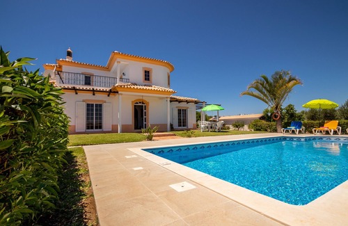 Monte Raposo Villa | Peaceful villa w/ heatable pool, Armação