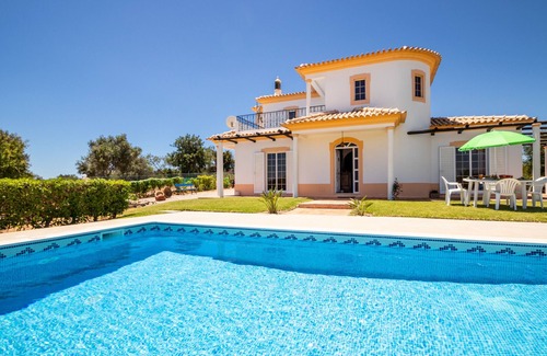 Monte Raposo Villa | Peaceful villa w/ heatable pool, Armação