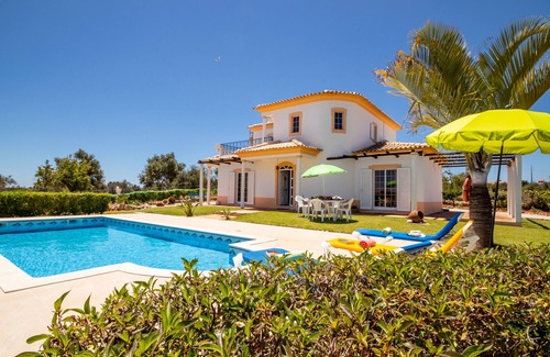 Monte Raposo Villa | Peaceful villa w/ heatable pool, Armação