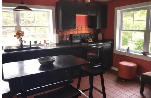 Berkeley Springs Cabaña | Peaceful Waterfall House -- 2 bedroom hidden treasure
