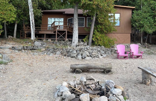 Whitewater Region Cabaña | Peaceful Waterfront Cottage on Ottawa River – Nature Lover’s Retreat!