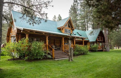 Chiloquin Casa | Peaceful Waterfront Log Cabin near Crater Lake National Forest, Oregon