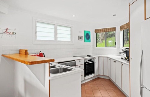 Copacabana Casa | Peacefully Uphill 2-bed Home with Gorgeous Seaview