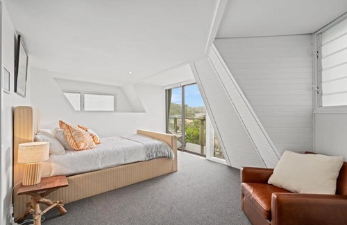 Copacabana Casa | Peacefully Uphill 2-bed Home with Gorgeous Seaview
