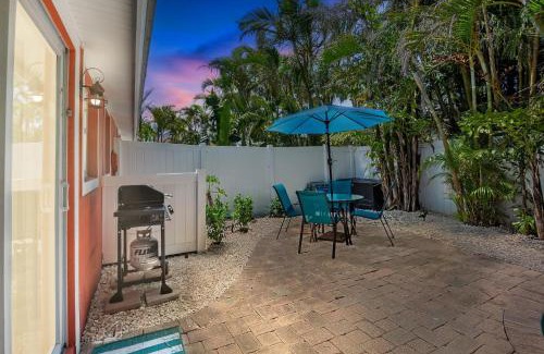Holmes Beach Casa | Peach Bellini