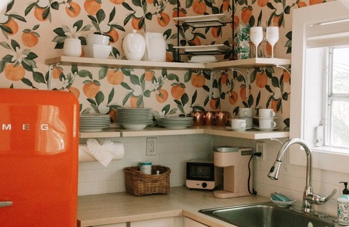 Palm Beach - West Palm Beach Cabaña | Peach Cottage: Palm Beach-style bliss, shared pool