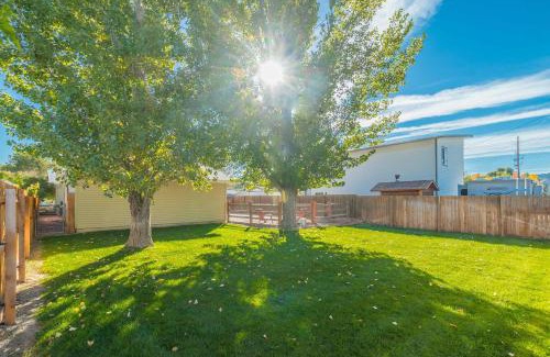Fruita Casa | Peach House Iii - Cozy Downtown Getaway W-Big Yard