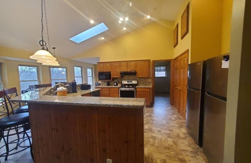 Logan Cabina | Peach Tree Lodge - Indoor Saltwater Pool