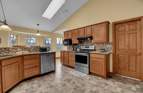 Logan Cabina | Peach Tree Lodge - Indoor Saltwater Pool