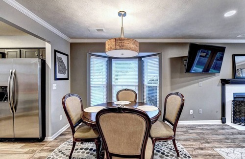 Alpharetta Casa | Peachtree Haven - Dine in downtown Alpharetta/shop at Avalon