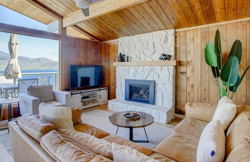 Central Okanagan Casa | Peachy Getaway with outstanding lake views