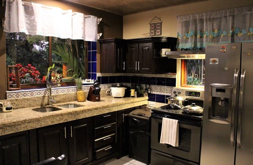 El Tanque Casa | Peacock Country Estate with 7 bedrooms, WiFi, fitness room in serene La Fortuna