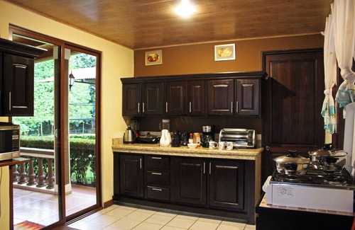 El Tanque Casa | Peacock Country Estate with 7 bedrooms, WiFi, fitness room in serene La Fortuna