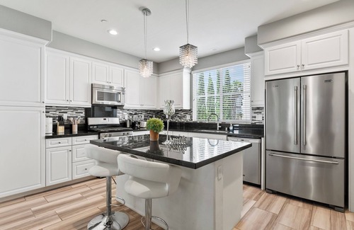 Mira Loma Condominio | Peacock Court Sanctuary Elegant 3BR Home in Eastvale, CA 30-Day Min Stay #42123