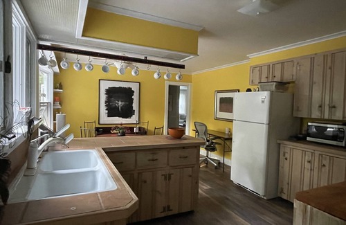 Pine Plains Casa | Peacock Garden Cottage, A Unique Upstate Find