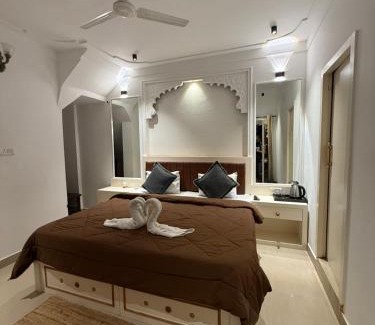 Udaipur Casa | Peacock Guest House - Lake View Hotel In Udaipur