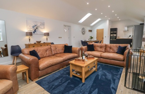 Fangfoss Cabaña | PEACOCKS REST, pet friendly, luxury holiday cottage in Pocklington