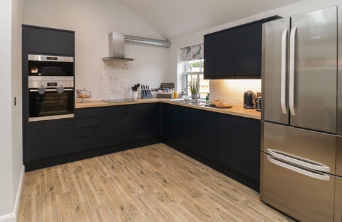 Fangfoss Cabaña | PEACOCKS REST, pet friendly, luxury holiday cottage in Pocklington