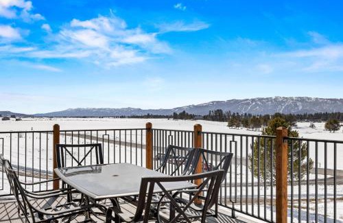Donnelly Casa | Peak-A-View - Beautiful pet friendly A-frame on 2 acres w/panoramic views and trailer parking