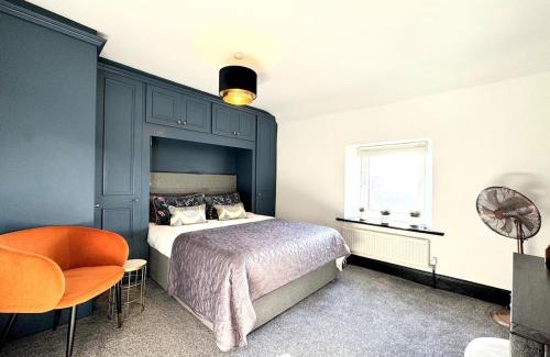 Crich Casa | Peak District Getaway Retreat! The most Stunning Garden Views - Firepit - Brand newly refurbished - Perfect for friends & family getaways