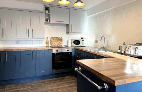 Crich Casa | Peak District Getaway Retreat! The most Stunning Garden Views - Firepit - Brand newly refurbished - Perfect for friends & family getaways