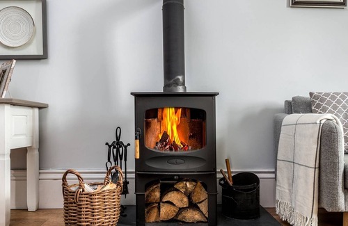 Llanerchymedd Cabaña | Peak Farmhouse - Luxury Cottages