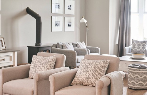 Llanerchymedd Cabaña | Peak Farmhouse - Luxury Cottages