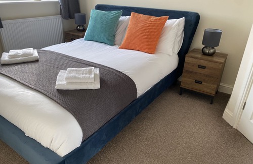 Giltbrook Casa | Peak House | Stylish 3 Bed 2 Bath Town House | Sleeps 5