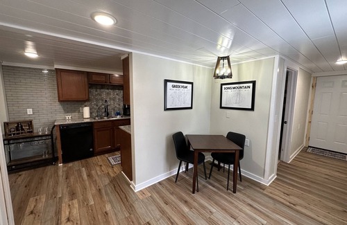 Blodgett Mills Apartamento | Peak's Paradise - 3-Bedroom