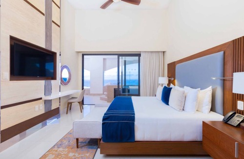 Los Cabos Hotel | Peak Whale Season! -3BR Penthouse - Ocean tower. Dates: January 03 - 10 -2026