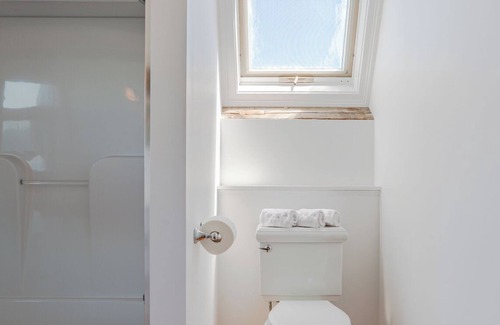Peaks Island Casa | Peaks Island Oceanfront Escape with Private Pool