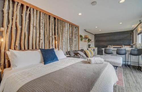 West Colorado Springs Casa | PeakView Lil Lux - Prime Spot King Hot Tub Views