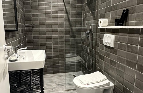Durres Hotel | Peaky Hotel