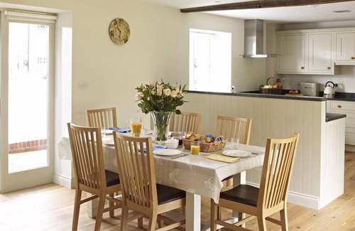 Thatcham Cabaña | Pear Tree-Rural-Romántico-Baño con bañera-Vista al Jardín