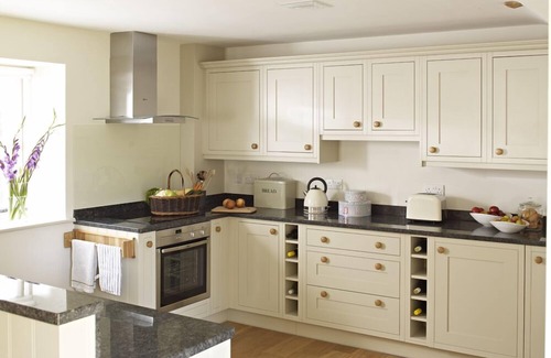 Thatcham Cabaña | Pear Tree-Rural-Romántico-Baño con bañera-Vista al Jardín