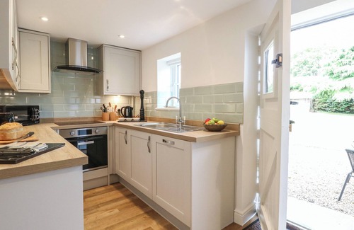 Swaffham Cabaña | PEAR TREE COTTAGE, pet friendly, with a garden in Swaffham