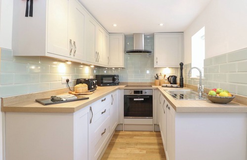 Swaffham Cabaña | PEAR TREE COTTAGE, pet friendly, with a garden in Swaffham