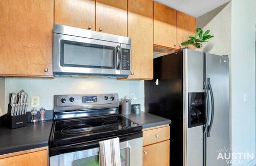 West Campus Apartamento | Space for 8 Near Downtown! Easy Walk to UT Campus