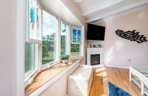 Deep Hole Casa | Pearl in the Pines-Oyster Bay-EV Charger-Kayaks-Bikes-Fire Pit-Pets OK