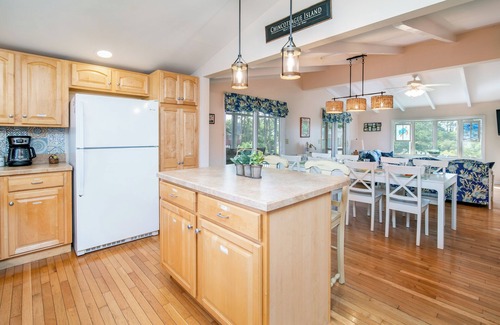 Deep Hole Casa | Pearl in the Pines-Oyster Bay-EV Charger-Kayaks-Bikes-Fire Pit-Pets OK