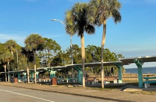Carrabelle Cabaña | Pearl of Carrabelle Dog friendly, close to restaurants, shops and beach.