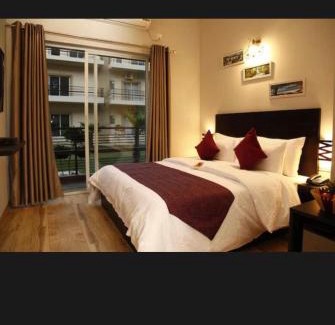 Vrindavan Hotel | Pearl suites at Omaxe entrenity