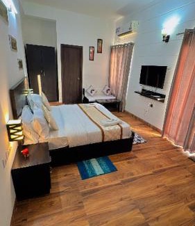 Vrindavan Hotel | Pearl suites at Omaxe entrenity