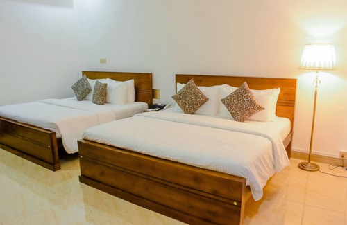 Udunuwara Hotel | Pearl White Palace