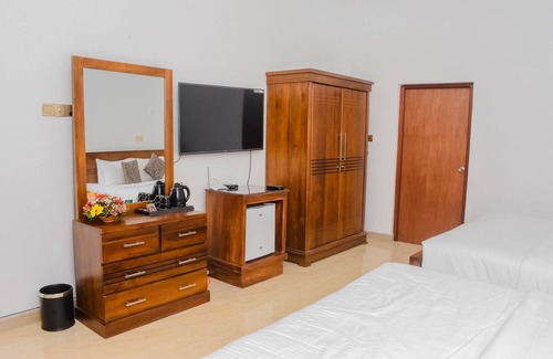 Udunuwara Hotel | Pearl White Palace