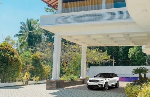 Udunuwara Hotel | Pearl White Palace
