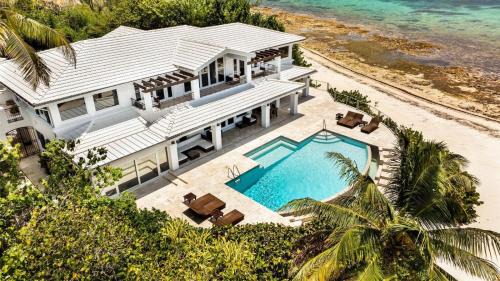 Bodden Town Casa | Pease Bay House