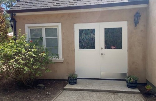 Del Monte Forest Casa | Pebble Beach forest hideaway!