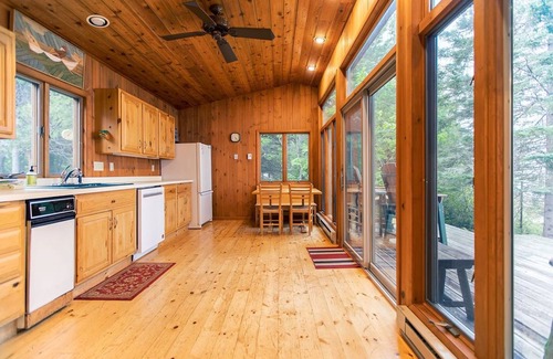 Lutsen Casa | Pebble Beach Paradise on Lake Superior. Amazing views, updated & fresh inside.